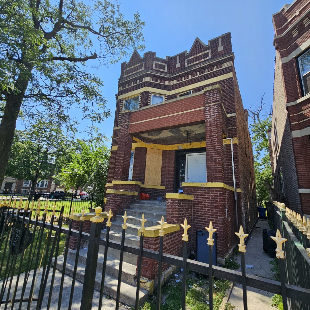 906 N LAVERGNE Avenue