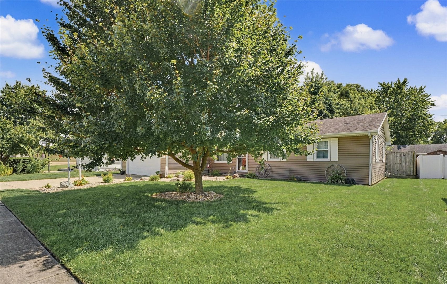 1044 Pinecrest Drive