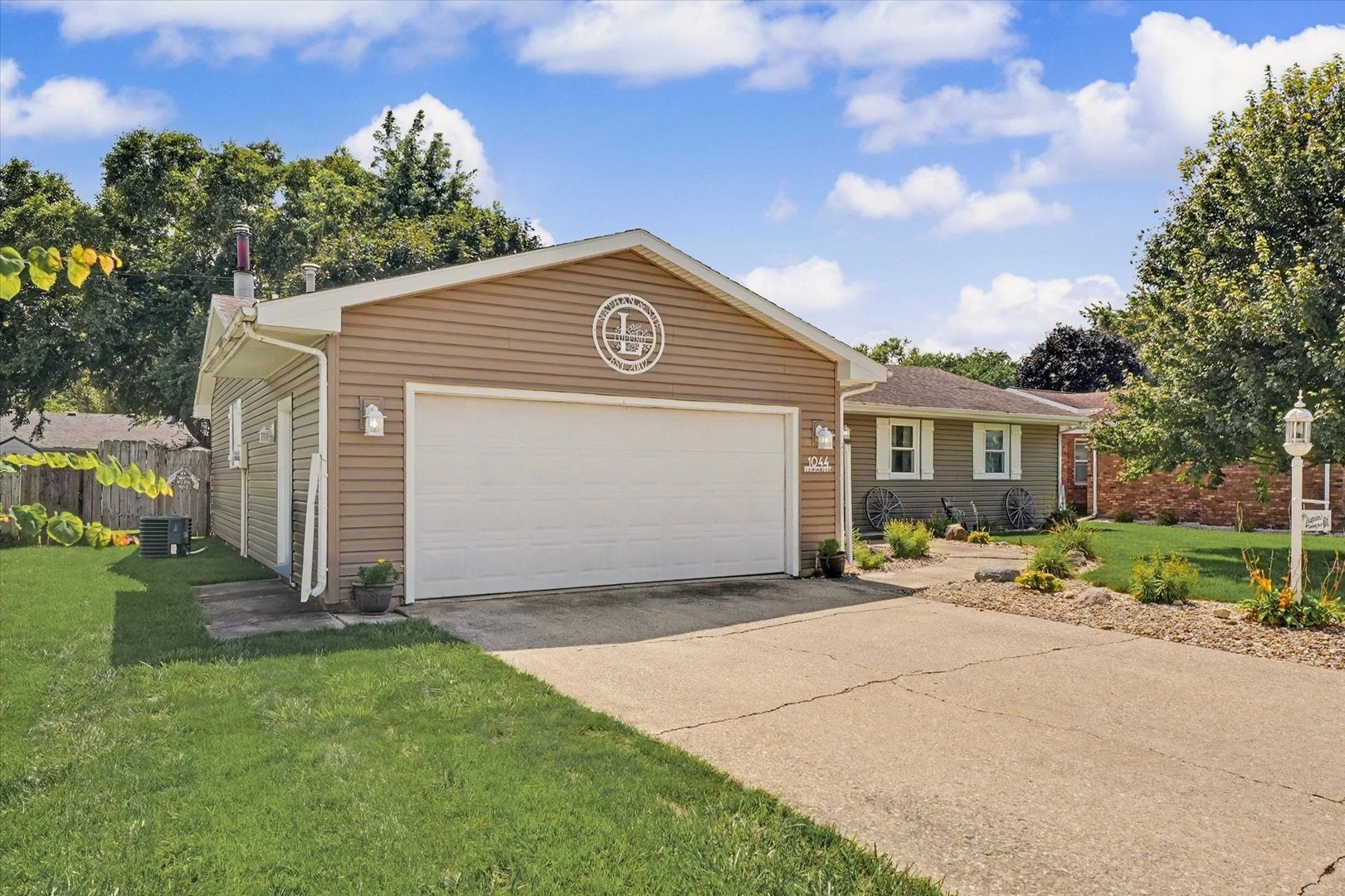 1044 Pinecrest Drive