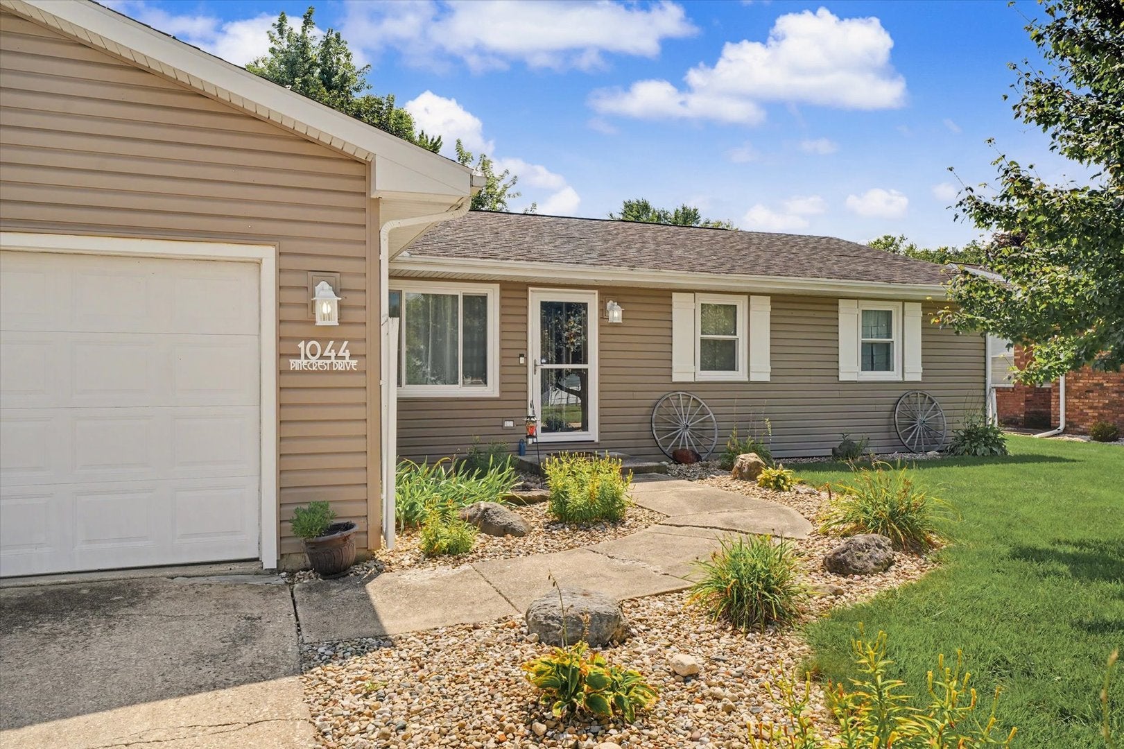 1044 Pinecrest Drive