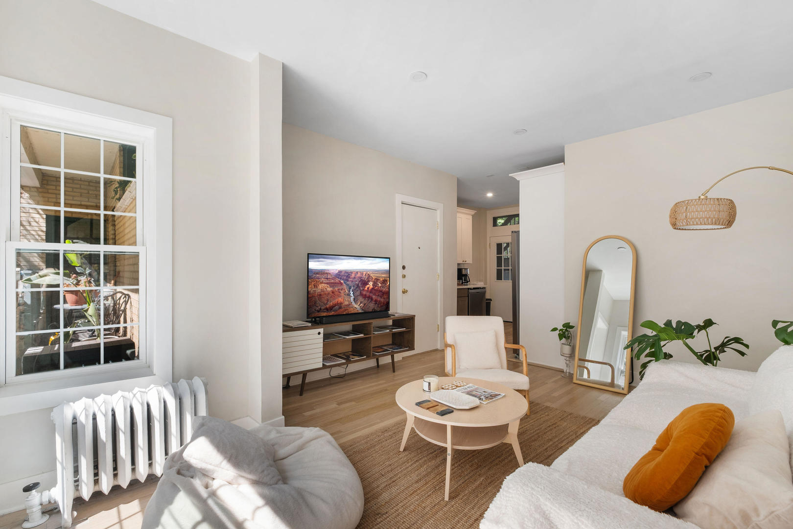 4320 N Clarendon Avenue 2011