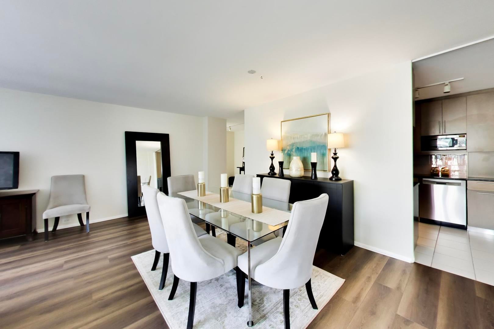 330 W Diversey Parkway 902-04