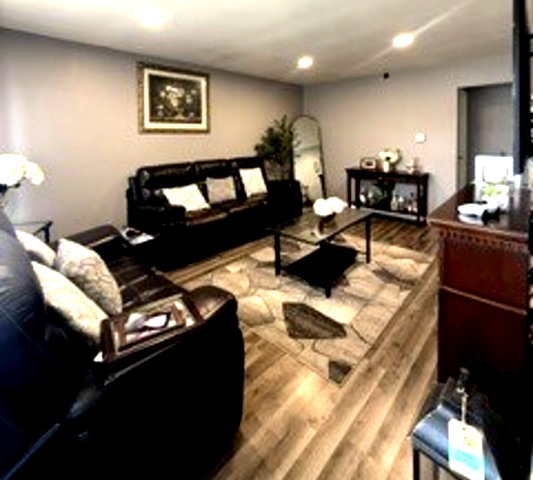 10955 S Mackinaw Avenue