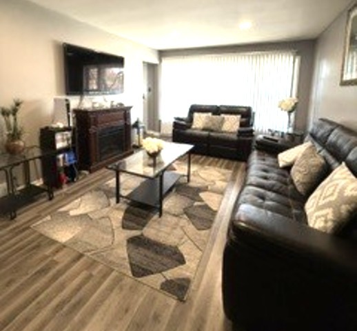 10955 S Mackinaw Avenue