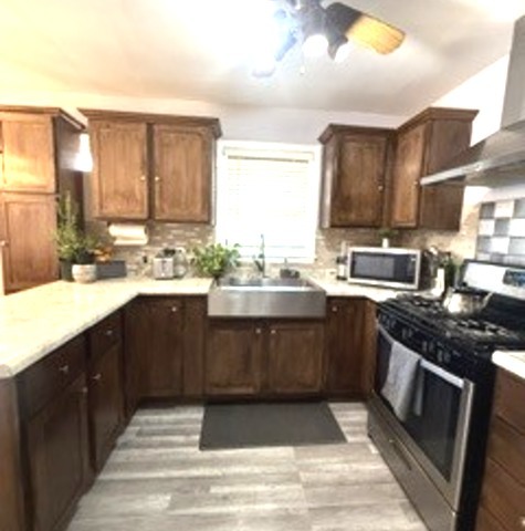 10955 S Mackinaw Avenue