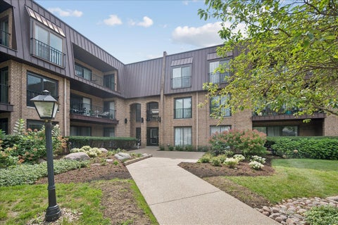 Photo of 1 The Court Of Harborside #204, Northbrook, IL 60062 (MLS # 12713925)