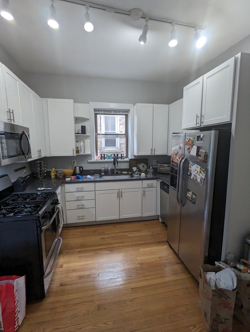 2425 N Geneva Terrace 2