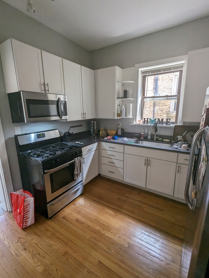 2425 N Geneva Terrace 2