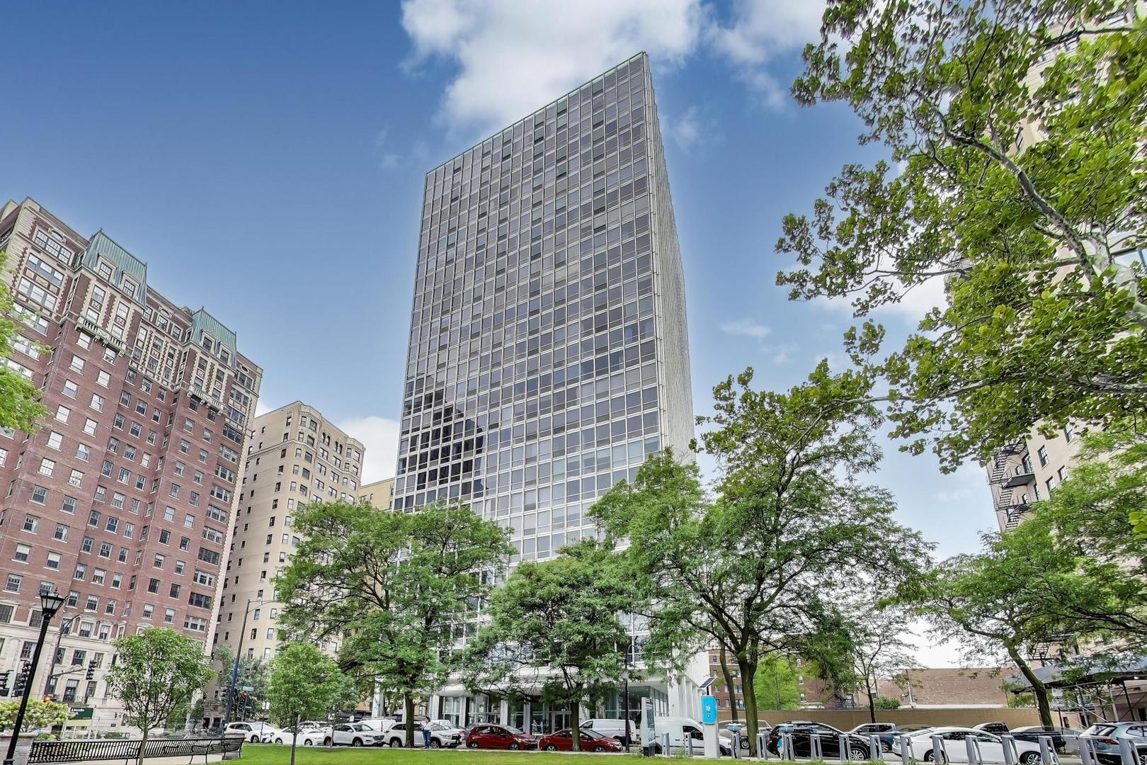 2400 N Lakeview Avenue 1708