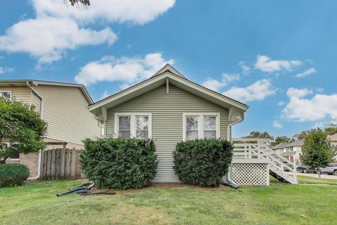 Tiny photo for 1536 Orchard Street, Des Plaines, IL 60018 (MLS # 12486901)