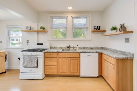 Tiny photo for 1536 Orchard Street, Des Plaines, IL 60018 (MLS # 12486901)