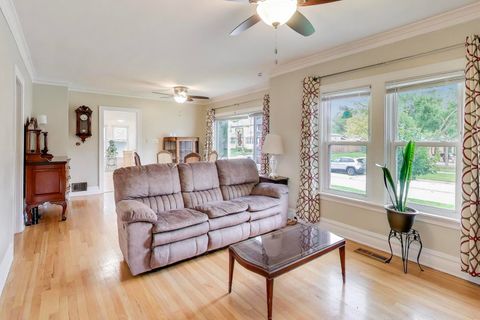 Tiny photo for 1536 Orchard Street, Des Plaines, IL 60018 (MLS # 12486901)