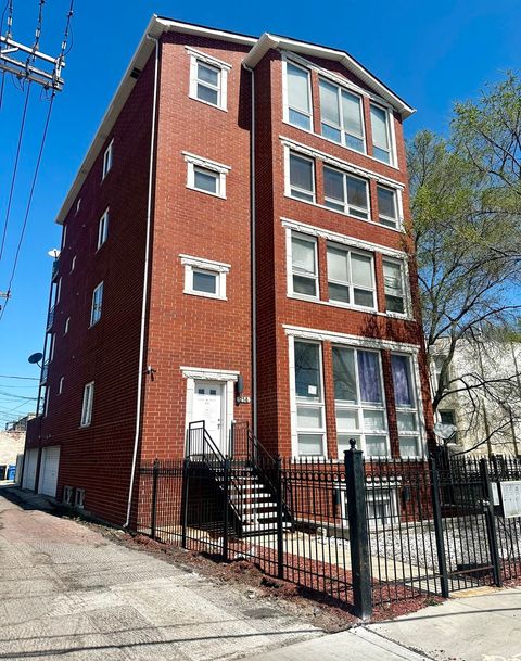 214 E 37th Street 3 Chicago IL 60653