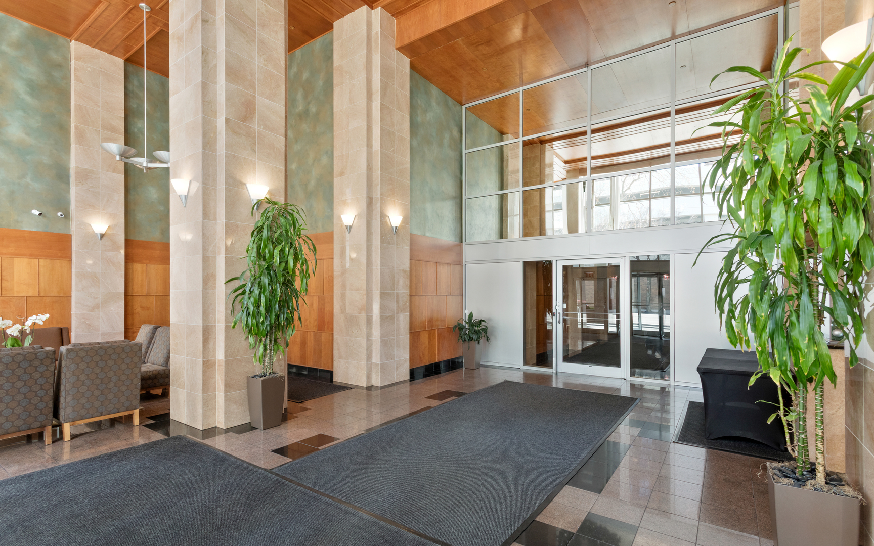 1122 N CLARK Street 1808