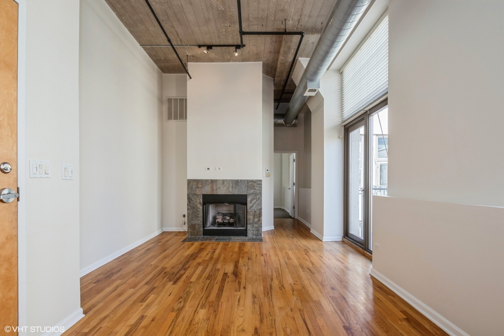 758 N Larrabee Street 832