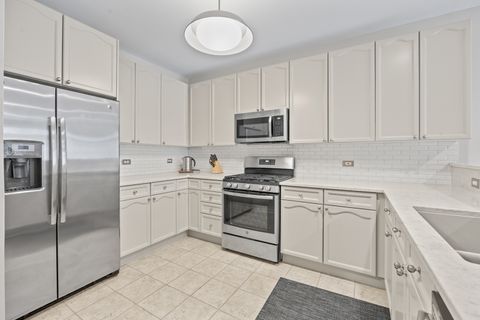 Tiny photo for 140 N Euclid Avenue #304, Oak Park, IL 60301 (MLS # 12623550)