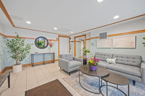 Tiny photo for 140 N Euclid Avenue #304, Oak Park, IL 60301 (MLS # 12623550)