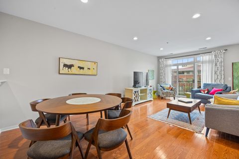Tiny photo for 140 N Euclid Avenue #304, Oak Park, IL 60301 (MLS # 12623550)