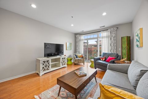 Tiny photo for 140 N Euclid Avenue #304, Oak Park, IL 60301 (MLS # 12623550)