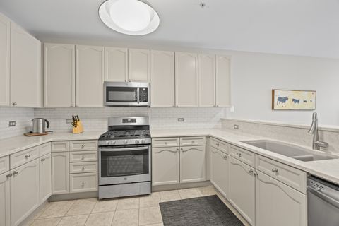 Tiny photo for 140 N Euclid Avenue #304, Oak Park, IL 60301 (MLS # 12623550)