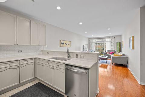 Tiny photo for 140 N Euclid Avenue #304, Oak Park, IL 60301 (MLS # 12623550)