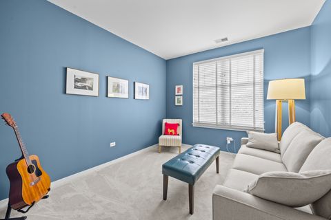 Tiny photo for 140 N Euclid Avenue #304, Oak Park, IL 60301 (MLS # 12623550)