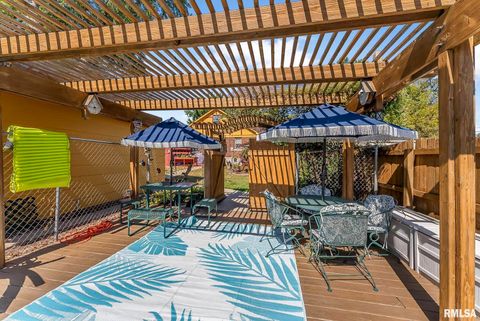 Tiny photo for 1517 W LOMBARD Street, Davenport, IA 52804 (MLS # QC4269721)