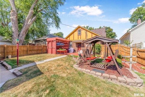 Tiny photo for 1517 W LOMBARD Street, Davenport, IA 52804 (MLS # QC4269721)