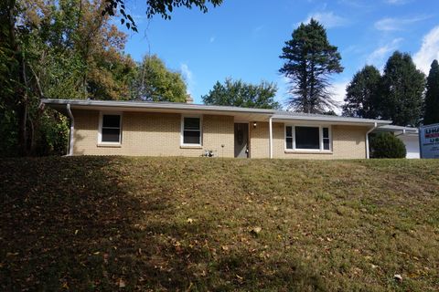 Photo of 2728 Edgewood Drive, Rockford, IL 61114 (MLS # 12490244)
