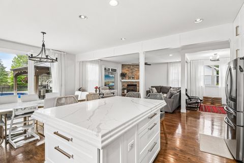 Tiny photo for 200 Sunset Court, Lake Zurich, IL 60047 (MLS # 12659784)