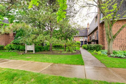 1111 S Waukegan Road 10 Lake Forest IL 60045