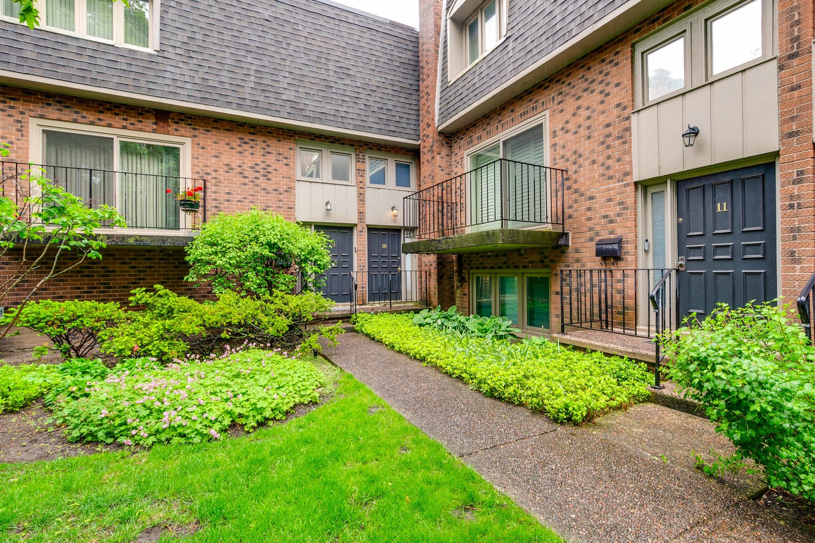 1111 S Waukegan Road 10