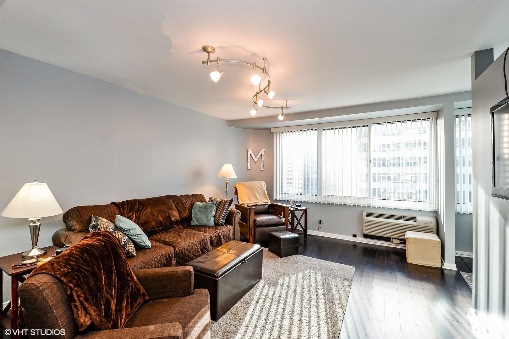 211 E Ohio Street 1106
