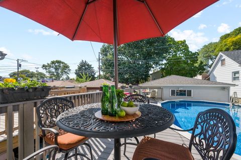Tiny photo for 5750 N Merrimac Avenue, Chicago, IL 60646 (MLS # 12626094)