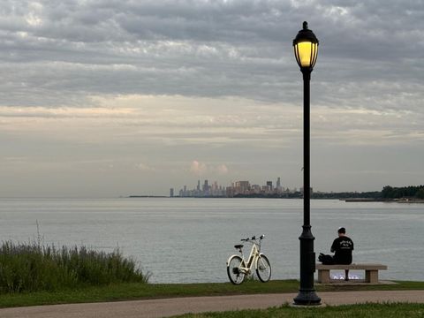 Tiny photo for 1720 Maple Avenue #2420, Evanston, IL 60201 (MLS # 12600202)