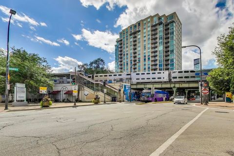 Tiny photo for 1720 Maple Avenue #2420, Evanston, IL 60201 (MLS # 12600202)