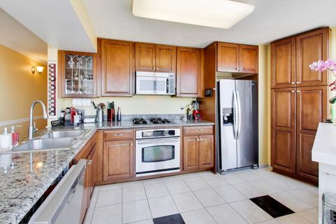 Tiny photo for 1720 Maple Avenue #2420, Evanston, IL 60201 (MLS # 12600202)