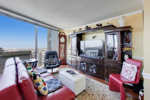 Tiny photo for 1720 Maple Avenue #2420, Evanston, IL 60201 (MLS # 12600202)