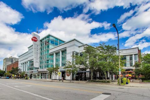 Tiny photo for 1720 Maple Avenue #2420, Evanston, IL 60201 (MLS # 12600202)