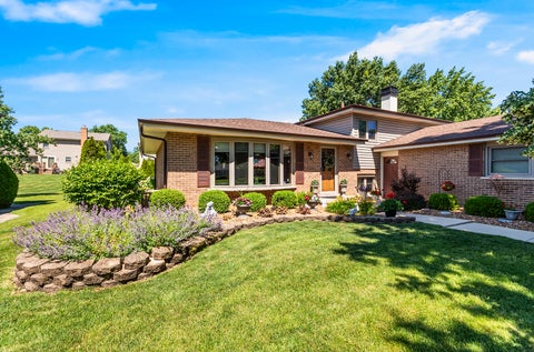 Tiny photo for 7706 Hayenga Lane, Darien, IL 60561 (MLS # 12662039)