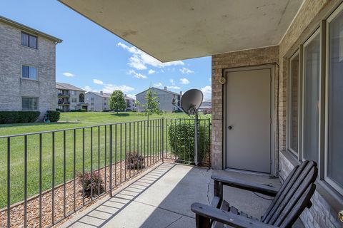 Tiny photo for 13934 Lavergne Avenue #801, Crestwood, IL 60418 (MLS # 12679508)
