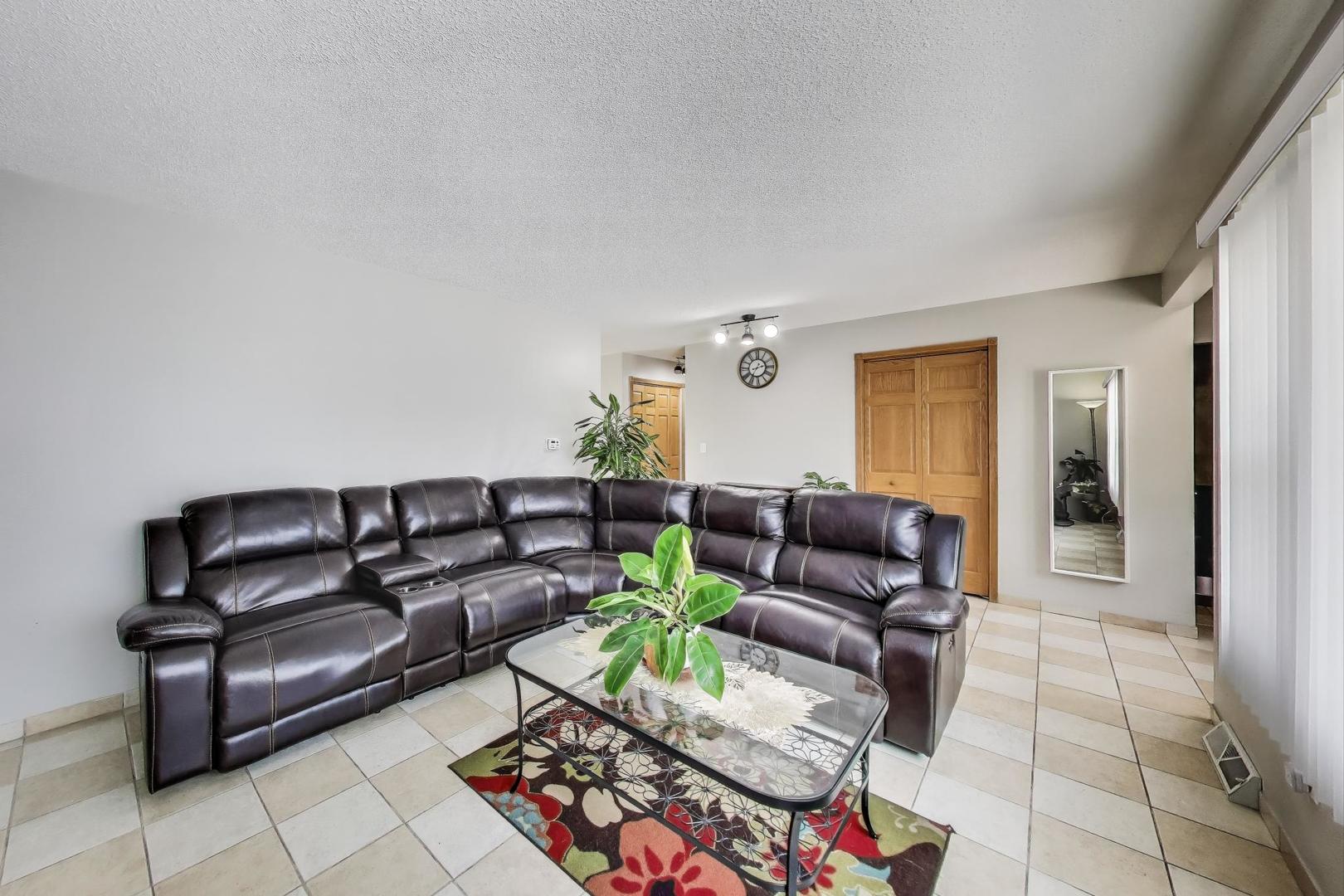 1564 Webster Lane
