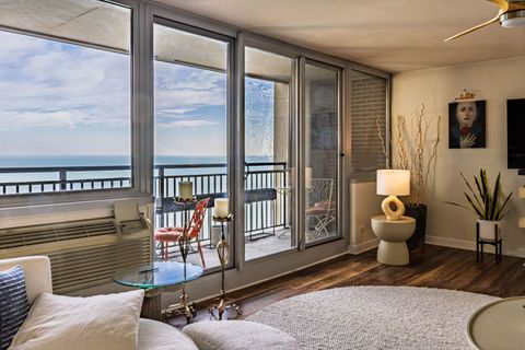 Tiny photo for 6145 N Sheridan Road #12D, Chicago, IL 60660 (MLS # 12536907)