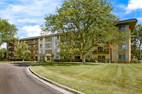 Photo of 2214 S Goebbert Road #178, Arlington Heights, IL 60005 (MLS # 12676327)