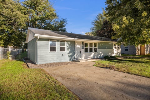 Tiny photo for 3914 15th Street B Street, Moline, IL 61265 (MLS # 12776995)