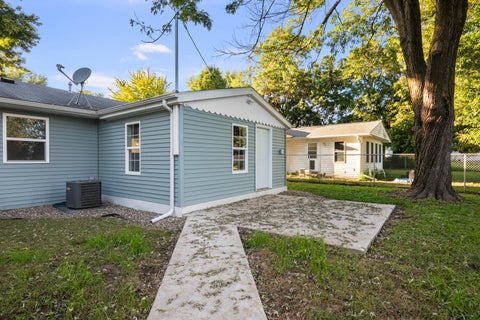 Tiny photo for 3914 15th Street B Street, Moline, IL 61265 (MLS # 12776995)