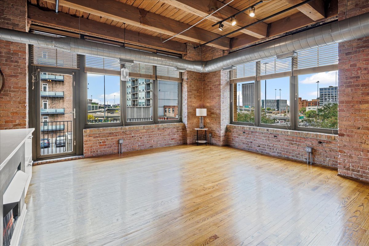 625 W Jackson Boulevard 404