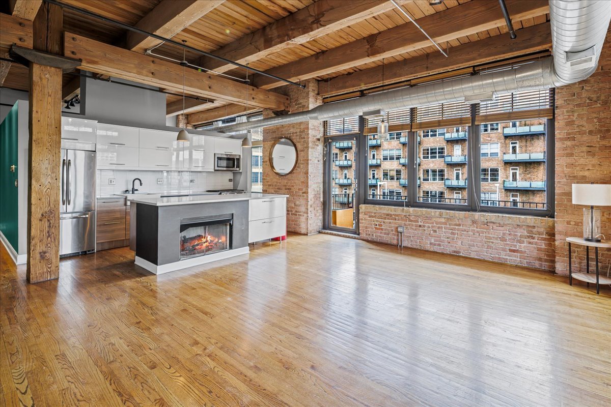 625 W Jackson Boulevard 404
