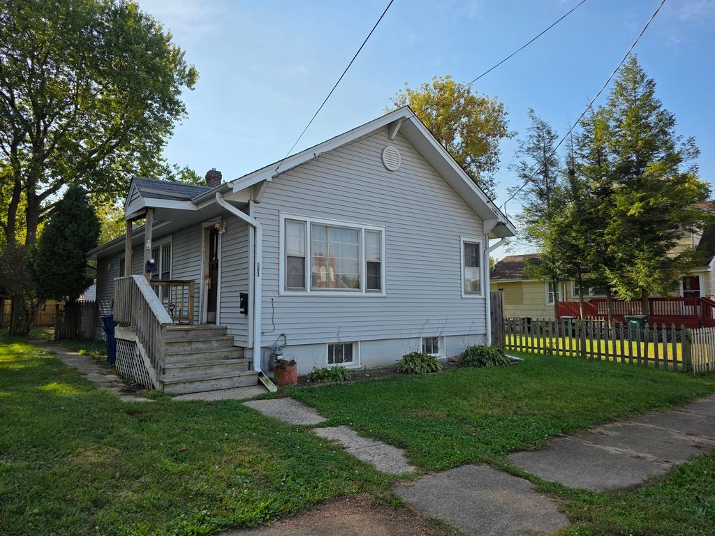 Photo for 803 Broadway Avenue, North Chicago, IL 60064 (MLS # 12498067)