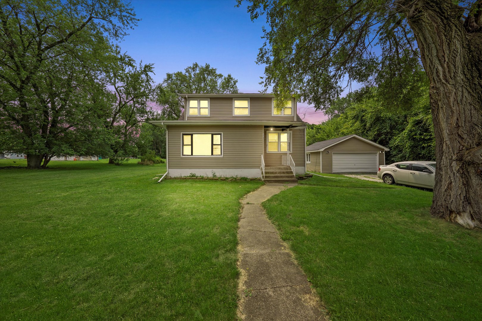 1725 E 158th Street